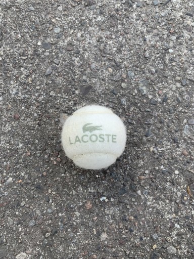 Zdjęcie oferty: Unikatowa biała piłka tenisowa Lacoste super stan
