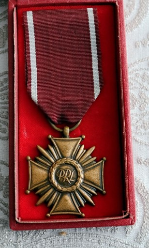 Zdjęcie oferty: Brązowy Krzyż Zasługi - legitymacja