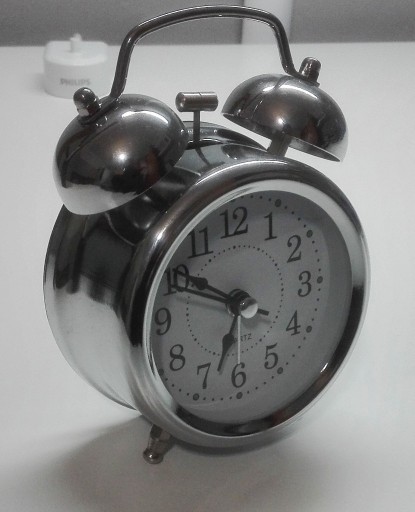 Zdjęcie oferty: Klasyczny zegar, głośny budzik podświetlenie Nowy
