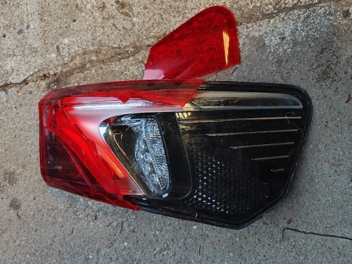 Zdjęcie oferty: Lampa toyota Avensis t29 prawa tylna 