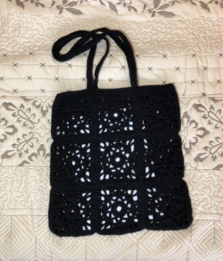 Zdjęcie oferty: Torba shopperka handmade z wełny – czarna z kwiatowym wzorem