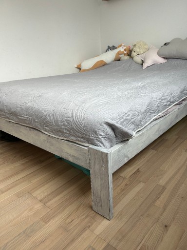 Zdjęcie oferty: Drewniane łóżko z materacem ręczej roboty 170x210