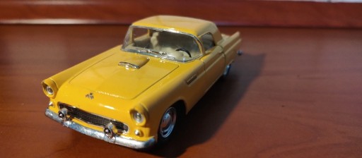 Zdjęcie oferty: Ford Thunderbird 1955 skala 1/36 Kinsmart