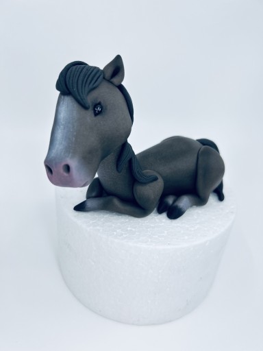 Zdjęcie oferty: GOTOWA figurka z masy cukrowej koń