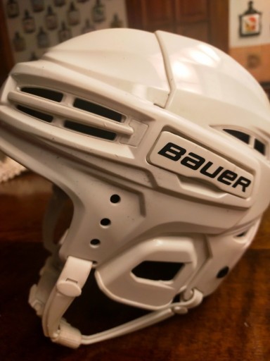Zdjęcie oferty: Kask Bauer hokejowy i do innych sportów zimowych 