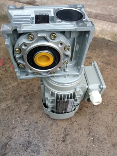 Zdjęcie oferty: motoreduktor 10 obr/min silnik 1,5 kw