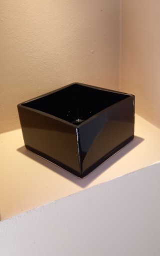 Zdjęcie oferty: Czarne i bezbarwne szkło artystyczne ozdobne kwadratowy pojemnik