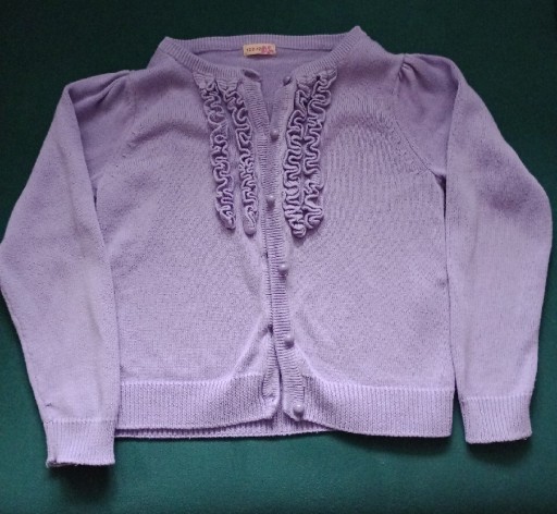 Zdjęcie oferty: Liliowy sweterek z żabotem *122/128*