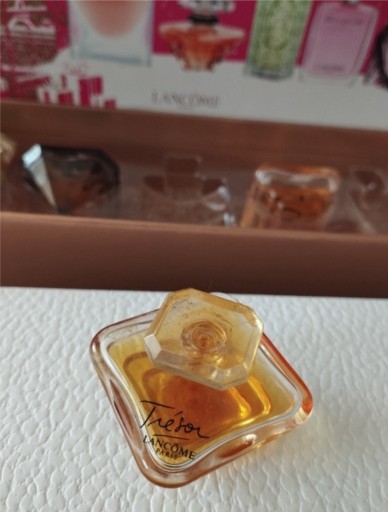Zdjęcie oferty: Miniaturka kolekcjonerska perfum Tresor Lancome7,5