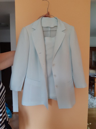 Zdjęcie oferty: Elegancki kostium kolor jasno niebieski Roz. 40