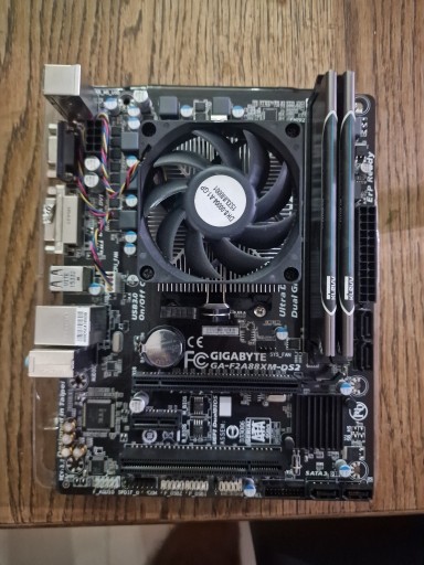 Zdjęcie oferty: Gigabyte  GA-F2A88XM-DS2 + Athlon +8Gb DDR3 Win11 PL