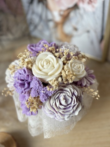 Zdjęcie oferty: Flowerbox ze świec sojowych 13 świec lawenda na prezent świecą