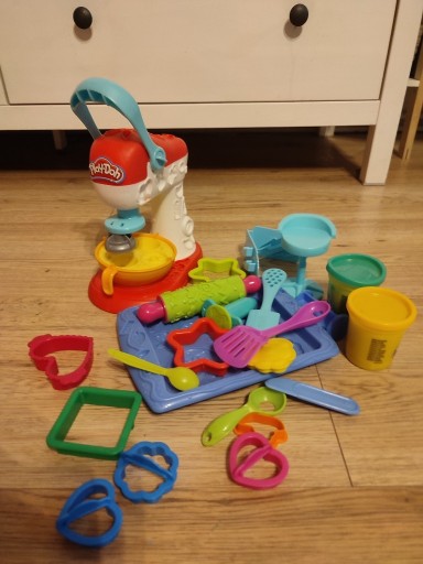 Zdjęcie oferty: Play doh mikser, stolnica, wałek. Używany. Dodatki