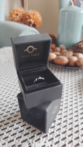 Zdjęcie oferty: Pierścionek zaręczynowy góry z diamentem