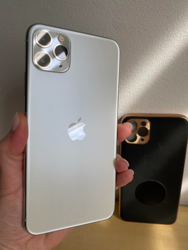 Zdjęcie oferty: iPhone 11 Pro Max 512 GB + gratisy / stan idealny