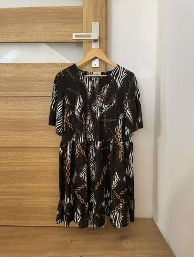 Zdjęcie oferty: Elegancka sukienka ze złotymi elementami L