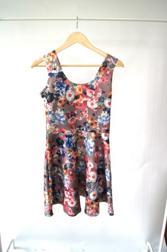 Zdjęcie oferty: szara kolorowa kwiecista rozkloszowana sukienka 40