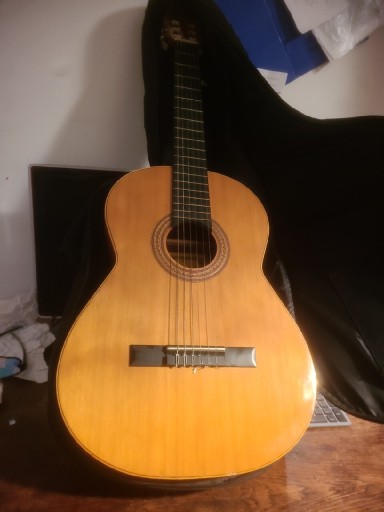 Zdjęcie oferty: Gitara klasyczna Alvaro No. 40 z futerałem TKL, stan bdb., do nauki