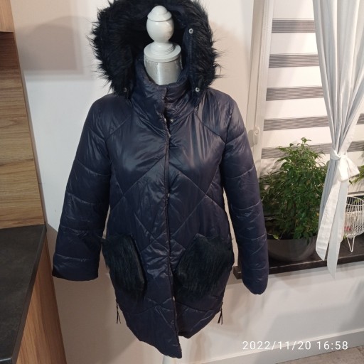Zdjęcie oferty: Zimowy płaszczyk dziewczęcy z Reserved rozmiar 152
