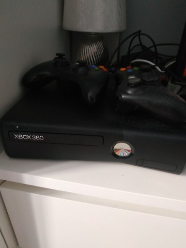 Zdjęcie oferty: Xbox 360 +kinect + dwa pady + 5 gier