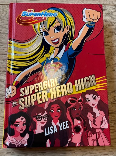 Zdjęcie oferty: Supergirl w Super Hero High - Lisa Yee