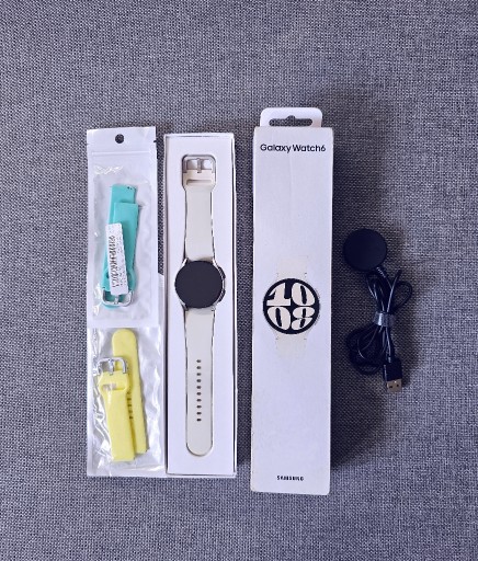 Zdjęcie oferty: Samsung Galaxy Watch 6 40mm (R935) LTE beżowy st. bdb. dodatki