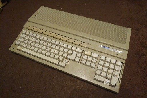 Zdjęcie oferty: Atari 520STFM komputer - uszkodzony
