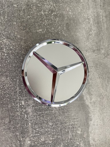 Zdjęcie oferty: Kapsle Emblematy Dekielki Mercedes Nowe Srebrne 75