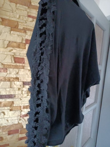 Zdjęcie oferty: Czarny sweter damski typu kimono 