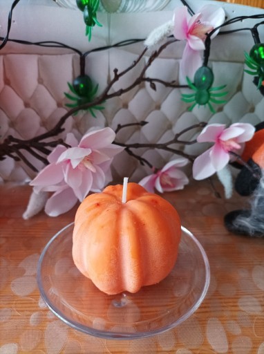 Zdjęcie oferty: Świeczka sojowa w kształcie dyni halloween 