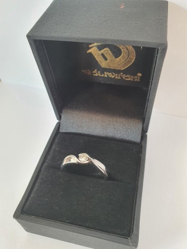 Zdjęcie oferty: Pierścionek białe złoto i diament 0,17ct r13 Śliwi