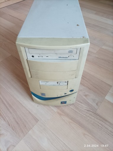 Zdjęcie oferty: komputer  retro stary 800MHZ działający