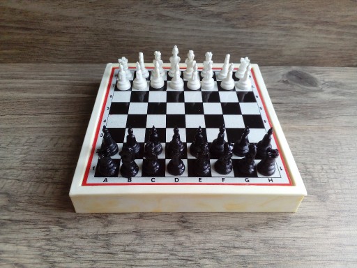 Zdjęcie oferty: szachy magnetyczne made in hungary