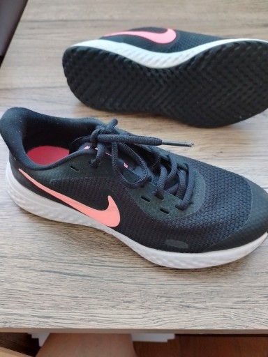 Zdjęcie oferty: Adidasy dziecięce Nike r.36