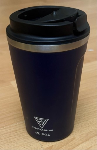 Zdjęcie oferty: Kubek termiczny z nadrukiem fabryki broni PGE