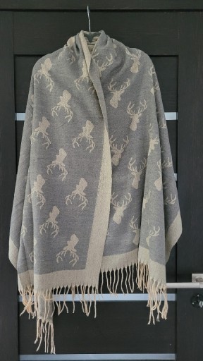 Zdjęcie oferty: Nowy duży szalik w renifery śliczny na prezent zimowy 