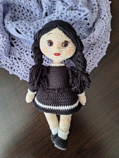 Zdjęcie oferty: Wednesday Addams, 25 cm, lalka, szydełko 