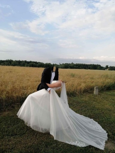 Zdjęcie oferty: Suknia ślubna w cenie tren i welon