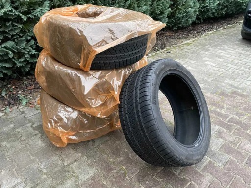 Zdjęcie oferty: "Komplet opon zimowych Pirelli rozmiar 295/45/R20 