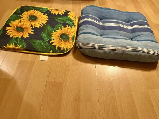 Zdjęcie oferty: 2 poduszki na krzesła 