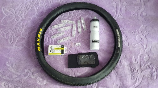 Zdjęcie oferty: Zestaw rowerowy (3) - opona Maxxis, bidon Camelbak, odblaski