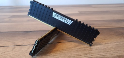 Zdjęcie oferty: Corsair vengeance lpx 16gb 3000MHz 15-17-17-35