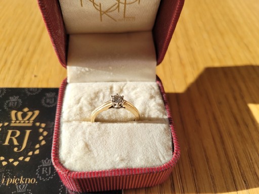 Zdjęcie oferty: Złoty pierścionek p.585 zaręczynowy z diamentem 