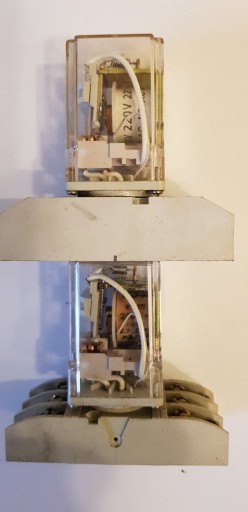 Zdjęcie oferty: Przekaźnik R15-PDT3 22V AC Komplet z podstawką.