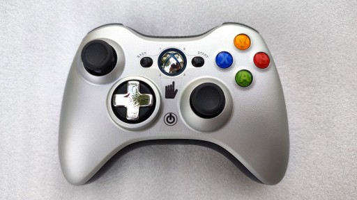 Zdjęcie oferty: Pad Bezprzewodowy Xbox 360 Srebrny Obracany D-Pad JAK NOWY Lilmitowany