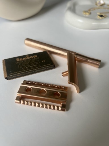 Zdjęcie oferty: Bambaw maszynka do golenia złoto-różowa