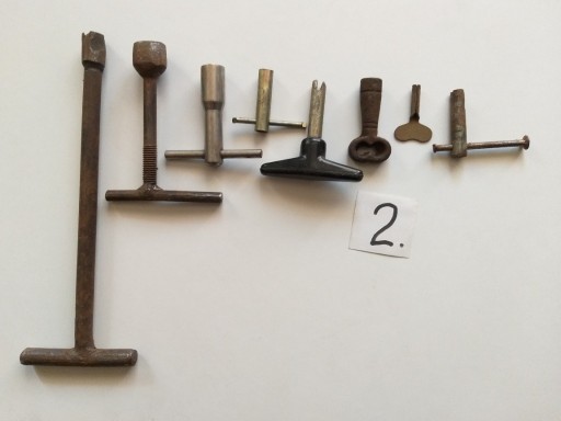 Zdjęcie oferty: Stare zabytkowe kluczyki do zegara szlabanu skrzyń