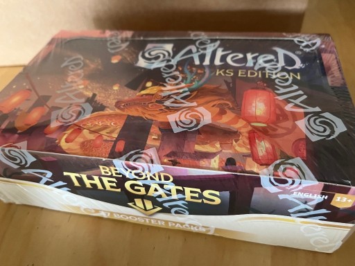 Zdjęcie oferty: Altered: Beyond the Gates – Kickstarter Display (EN, folia) 37 boosterów