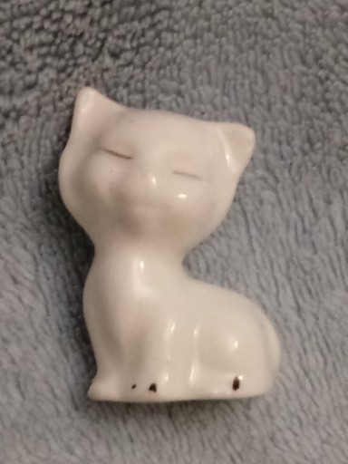 Zdjęcie oferty: Porcelanowa stara figurka mały kotek 