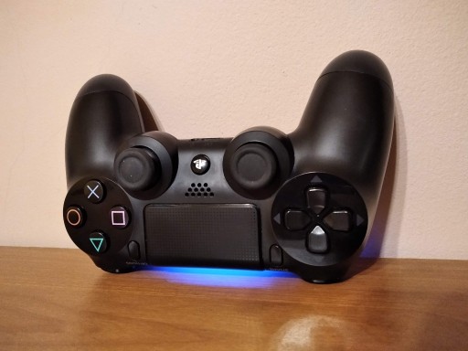 Zdjęcie oferty: Pad bezprzewodowy SONY PS4 DUALSHOCK 4 CUH-ZCT1E